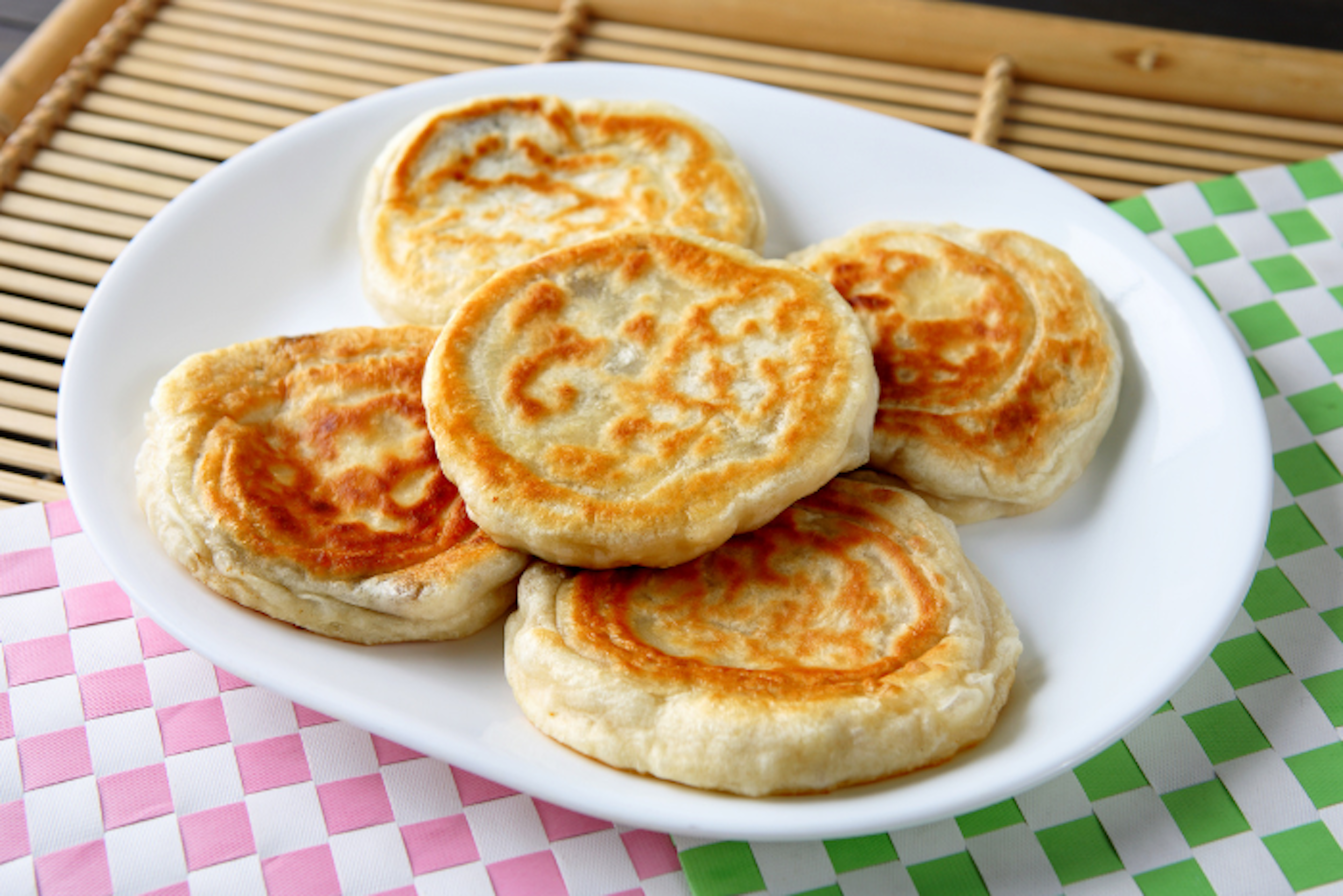 Köstlich süßer und knuspriger Hotteok: Spezieller koreanischer brauner Zuckerpfannkuchen